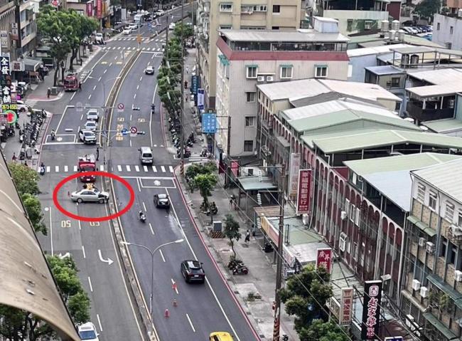新北一校門口汽車撞3人死亡 疑似酒駕引發(fā)悲劇