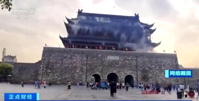 知名景點樓宇突發(fā)坍塌,，去年剛花了近300萬維修,，坍塌部分是“假古董” 違規(guī)復(fù)建引爭議