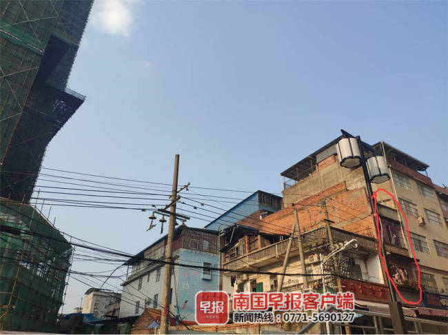 南寧一小區(qū)暴雨過(guò)后墻體開(kāi)裂