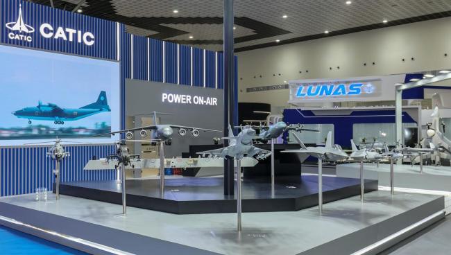 殲10CE模型成蘭卡威海空展打卡點