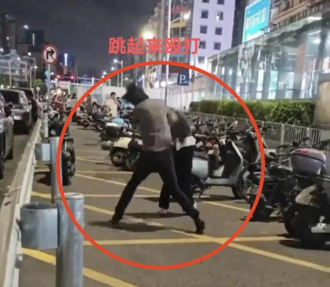 深圳一摩的司机疑因被拒乘殴打女子 拒绝乘车遭暴力对待