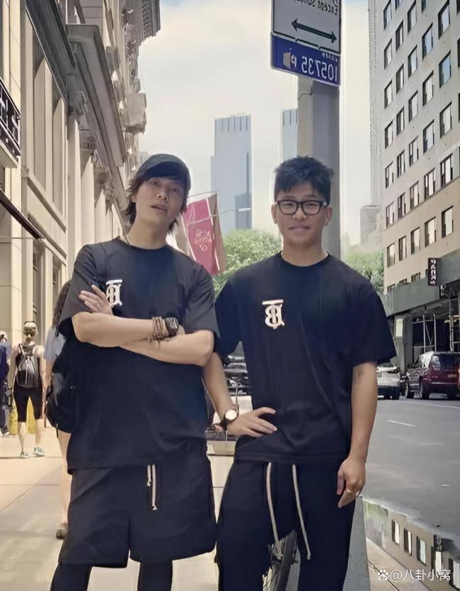 陳坤兒子大學(xué)畢業(yè) 父子倆合照慶祝