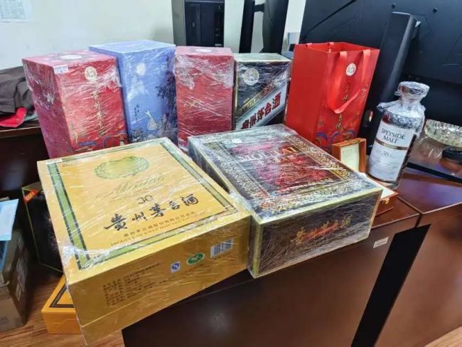 上海保安離職后回原單位盜竊