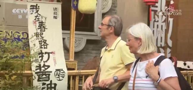 外國(guó)游客來(lái)華“買(mǎi)買(mǎi)買(mǎi)” 退稅政策助力消費(fèi)熱潮