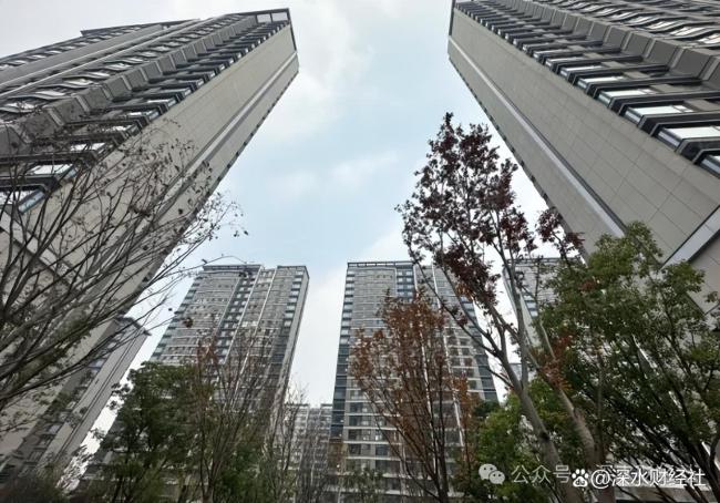 南京中海樓盤放水 業(yè)主中介急眼了 降價(jià)潮引發(fā)維權(quán)風(fēng)波