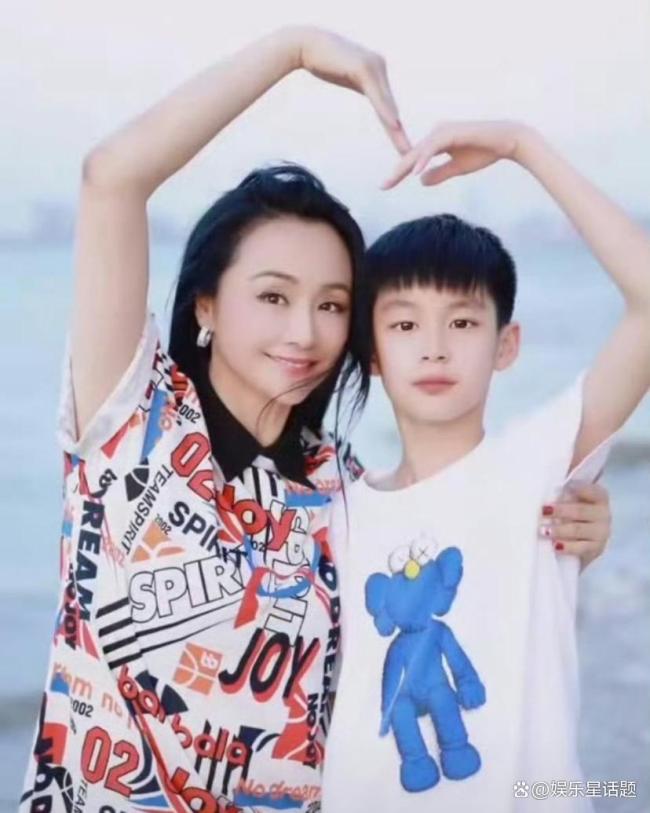曹穎：事業(yè)做的再好不如多陪孩子長大 明星媽媽的醒悟