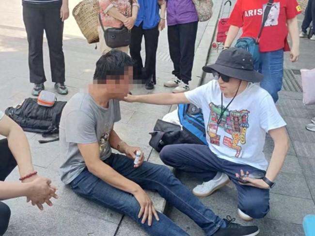 男子1天內(nèi)2次出手救下同一人