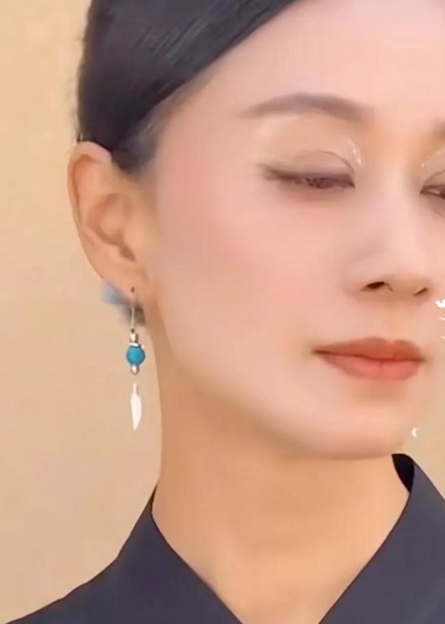 倪虹潔戴上19年前祝無雙的耳釘 喚醒青春回憶