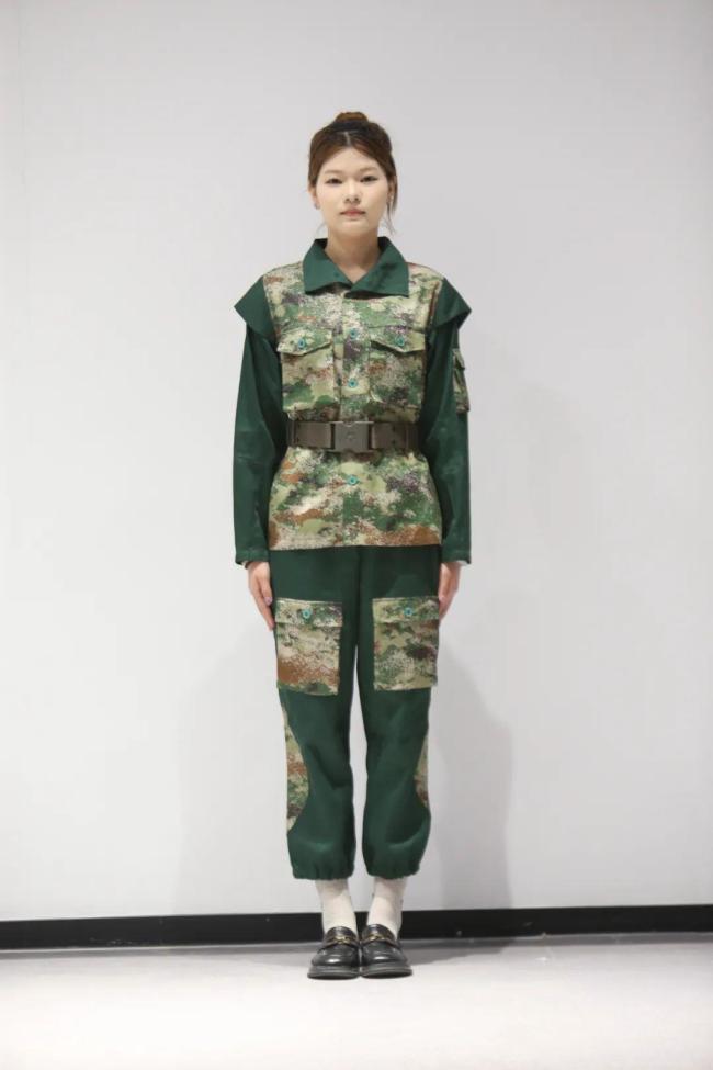 300萬人選出最丑軍訓(xùn)服 新生：天塌了 網(wǎng)友熱議投票結(jié)果