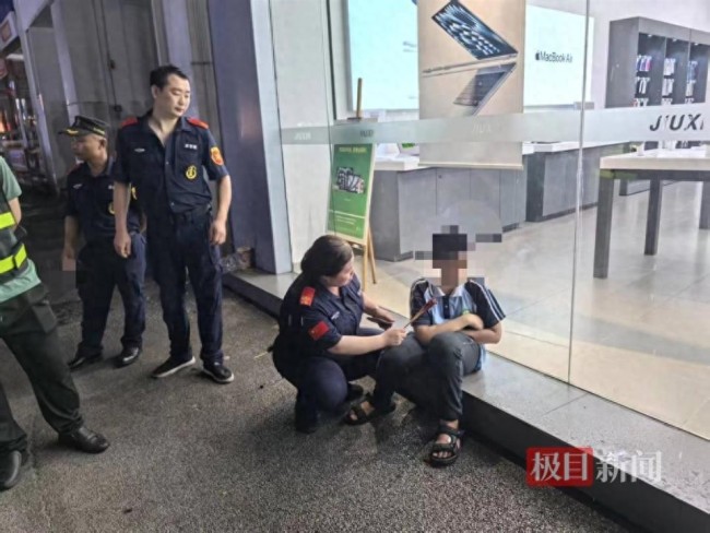 男孩離家出走后父親送外賣車禍去世 父子未能見最后一面