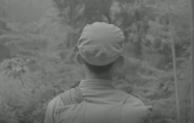 “戰鬥已經結束，為什麼他還站著不動？”