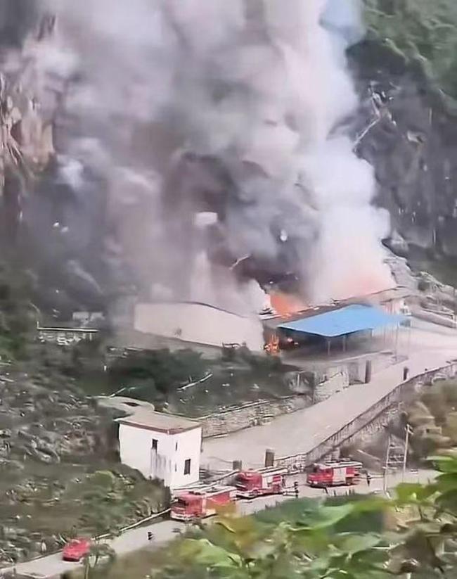 廣西鞭炮倉庫被落石砸中爆炸