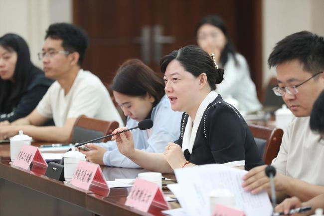 河南1094條綠色通道護航夏糧 確保農(nóng)機運輸暢通無阻