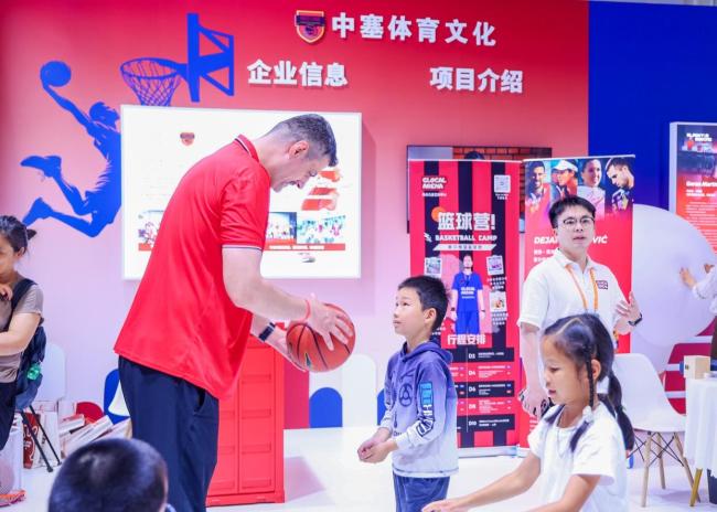 塞尔维亚教练的中国篮球梦 搭建中塞体育桥梁-外贸企业出货量激增运价跳涨 舱位争夺