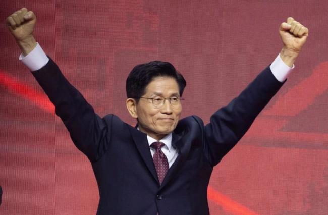 韓國大選出現(xiàn)變數(shù)突然殺出一匹黑馬 李在明民調(diào)暴跌
