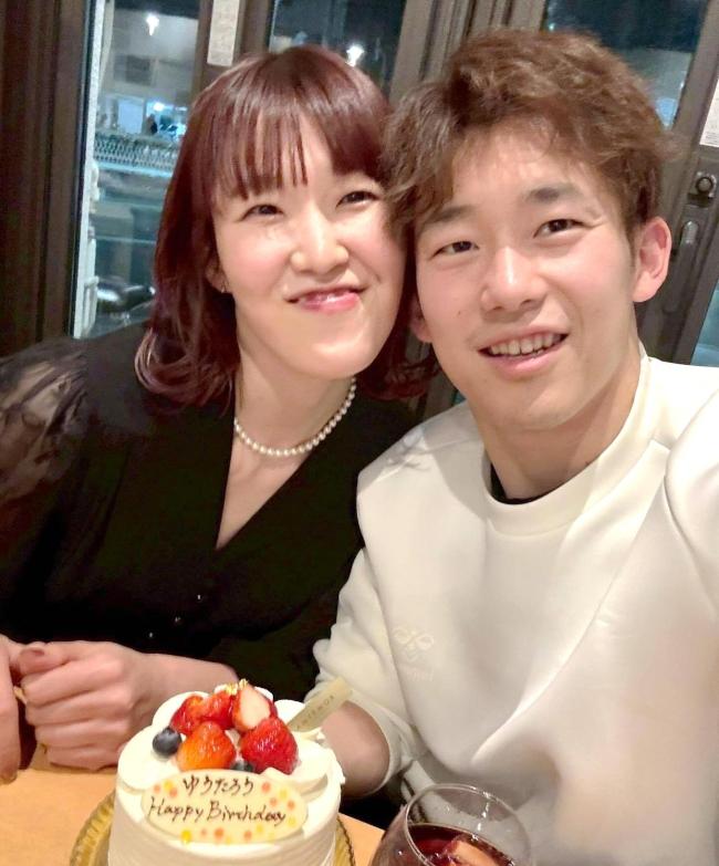 日本女排名將井上愛里沙將結(jié)婚,，兩人同穿婚紗打排球畫面甜蜜爆表