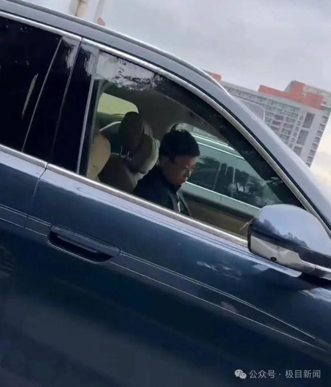 問(wèn)界客服回應(yīng)余承東疑似開車睡覺