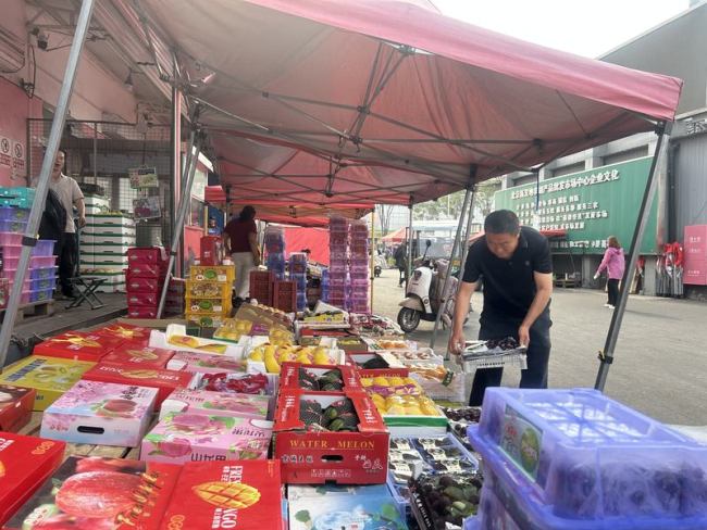 端午將至 北京新發(fā)地市場各類粽葉,、糯米,、小棗等原材料迎來銷售旺季 粽子材料熱銷
