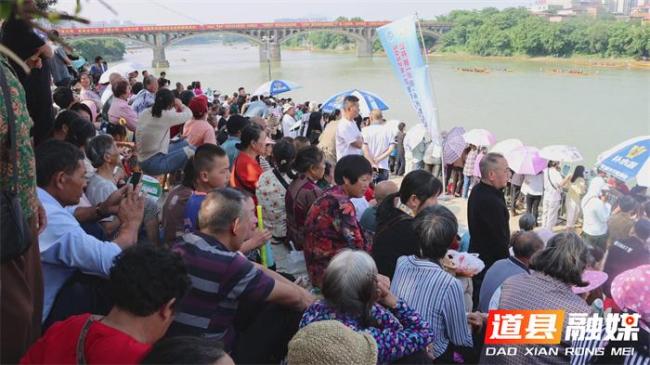 國家非遺道州龍船決賽引數(shù)萬人圍觀 民俗盛宴激情上演