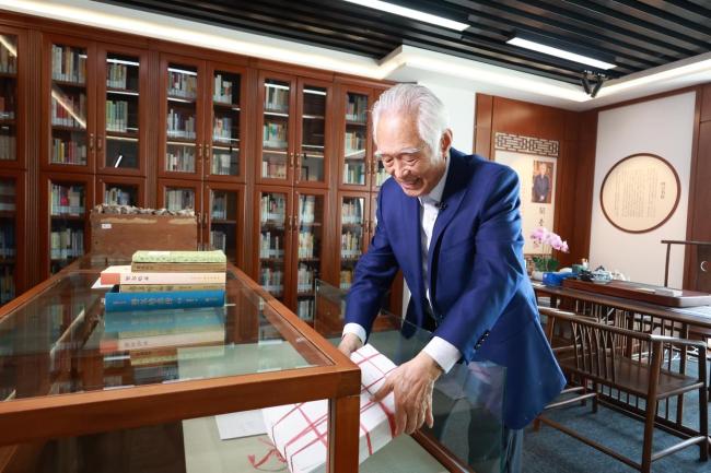 91歲閻崇年一周工作七天 四合書屋藏往事