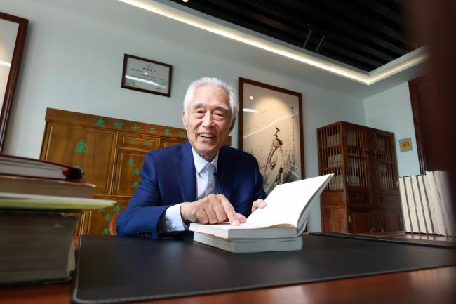 91歲閻崇年一周工作七天