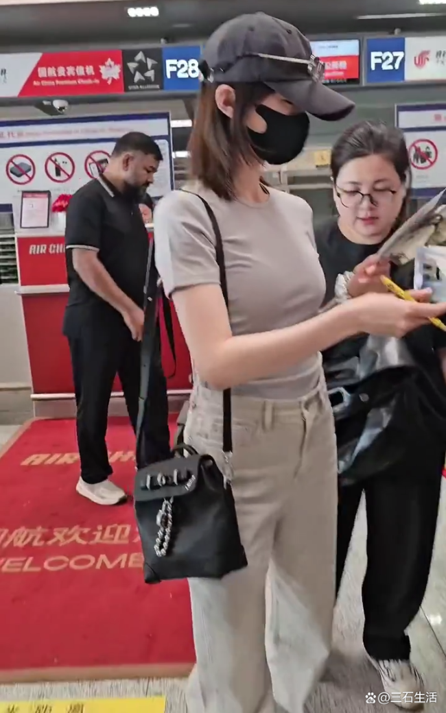 34歲吳謹(jǐn)言產(chǎn)后首次公開亮相,，生了孩子反而更漂亮了
