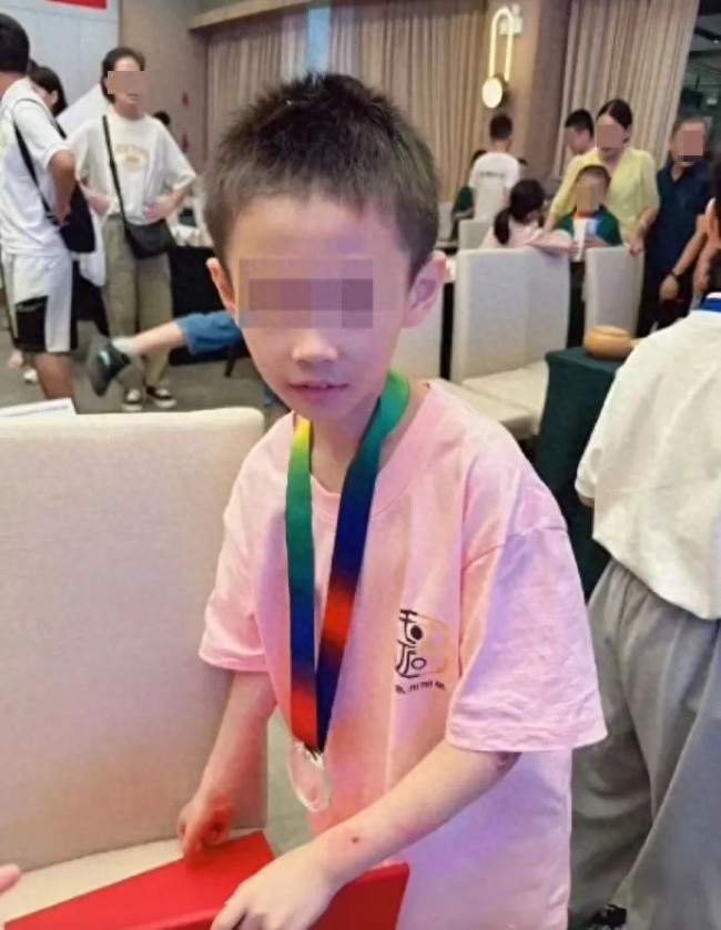 9歲墜亡圍棋少年父親發(fā)聲：警方會還我公道的