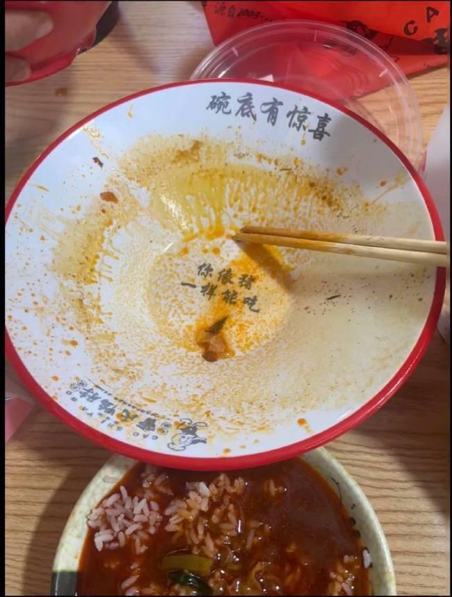 “你像豬一樣能吃”門店道歉 不當幽默引發(fā)爭議