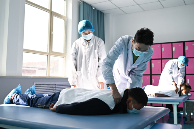 高考人數(shù)8年首次降低釋放什么信號(hào) 適齡人口減少與多元升學(xué)渠道影響