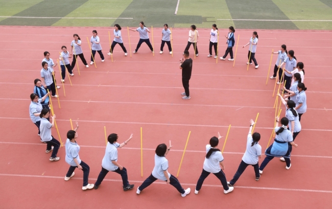高考人數(shù)8年首次降低釋放什么信號(hào) 適齡人口減少與多元升學(xué)渠道影響