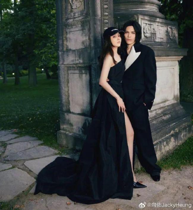 向佐郭碧婷儿子女儿近照 幸福家庭温馨时刻
