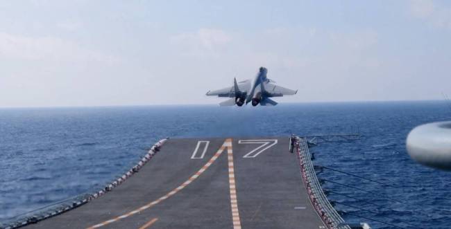 福建艦電磁彈射一晝夜起降300架次 展現(xiàn)強大戰(zhàn)力潛力
