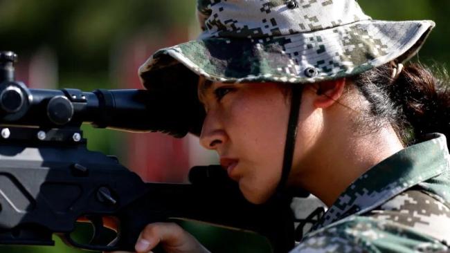 被譽(yù)為“軍營(yíng)版迪麗熱巴”的她獲全國(guó)表彰,！