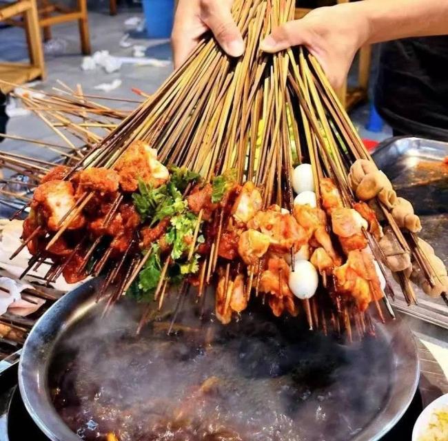 中國(guó)麻辣燙發(fā)源地官宣揭牌 樂(lè)山五通橋獲殊榮