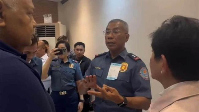 抓捕杜特尔特的人，亲手把老杜扭送海牙后，被小马科斯破格提拔