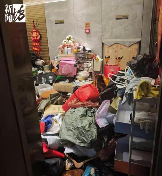 上海獨(dú)居老人3000萬(wàn)豪宅堆滿(mǎn)垃圾 生活令人匪夷所思
