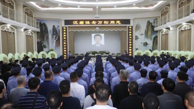 武漢警界科技精英萬松因公犧牲 幕后英雄悄然離去