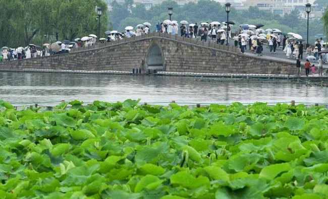 浙江暴雨將持續(xù)至明天上午 需防范次生災(zāi)害