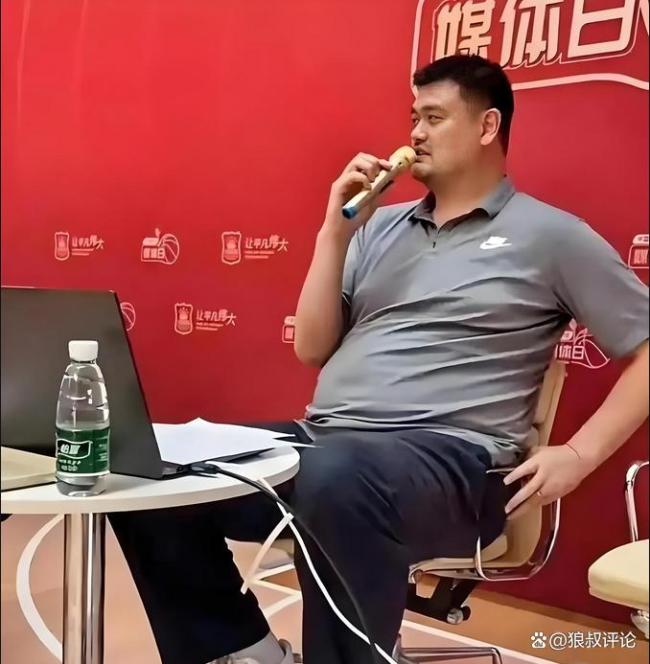 瘦了不少,！姚明進行恢復(fù)訓(xùn)練曝光 一臉笑容被調(diào)侃“亞洲杯復(fù)出”