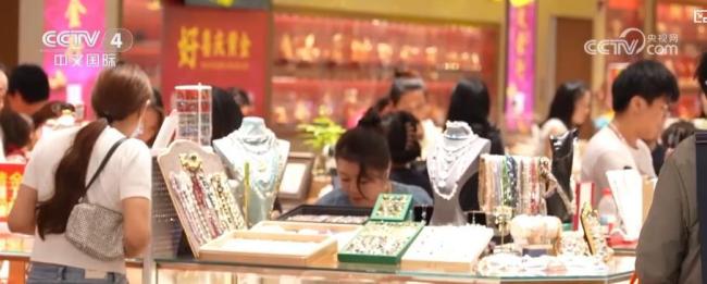 黃金消費(fèi)新趨勢：小克重產(chǎn)品受青睞 以舊換新業(yè)務(wù)升溫 金價(jià)波動(dòng)影響消費(fèi)選擇