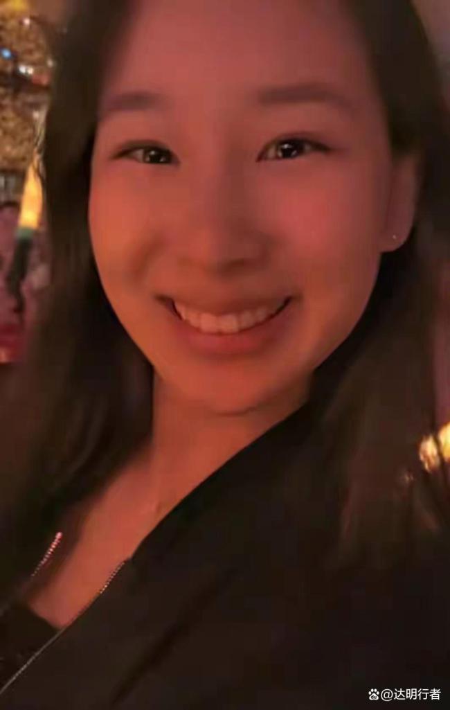 趙文卓一家看鳳凰傳奇演唱會(huì) 溫馨瞬間引關(guān)注