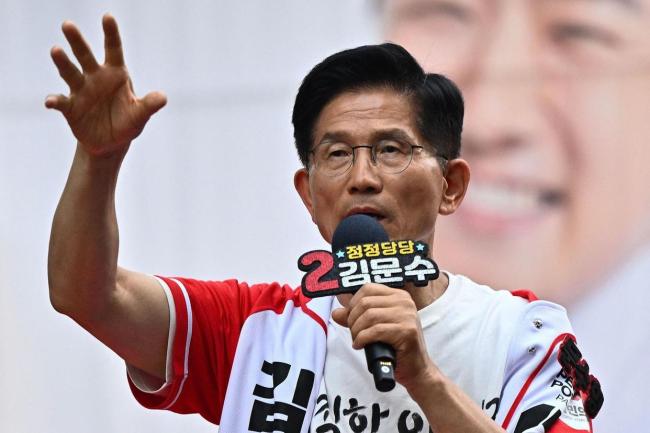 2025韓國(guó)大選｜同樣人生坎坷,，“前輩”金文洙能否打敗李在明“逆風(fēng)翻盤(pán)”？