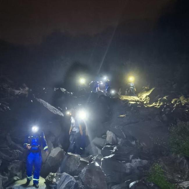 男子端午節(jié)爬野山迷路,還執(zhí)意自己找路!27人冒雨搜山救援 公益救援彰顯大愛