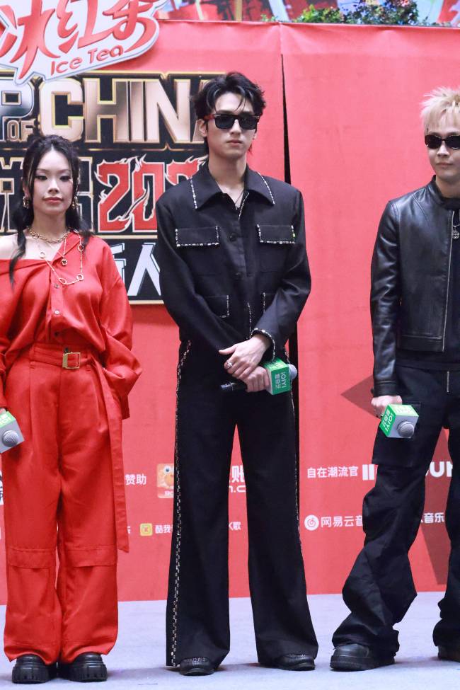 严浩翔回应daddy级别帅气：我还年轻