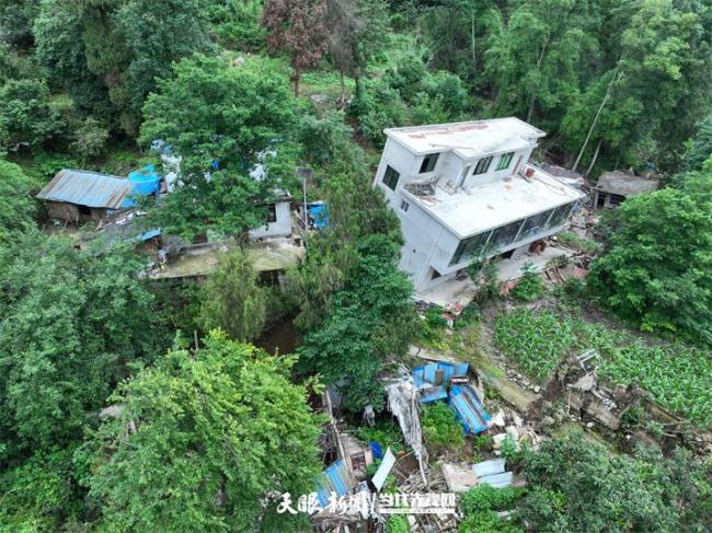 貴州黃平縣發(fā)生一起山體滑坡 成功避險無傷亡