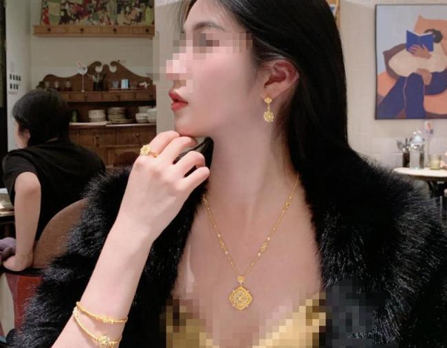 金價(jià)下挫 黃金首飾卻漲價(jià)了,！ 消費(fèi)者困惑不已