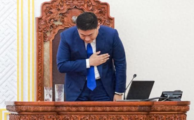 蒙古政局再次“变天”，总理下台谢罪，曾力推帮美国“空运稀土”