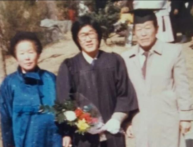 李在明是如何逆襲當(dāng)上韓國總統(tǒng)的 從童工到總統(tǒng)的傳奇之路