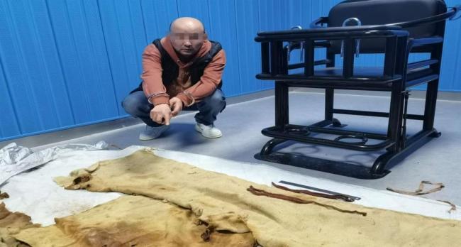 男子賭博欠債倒賣千年裹尸布被抓 文物盜賣案告破
