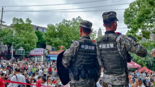 武警官兵为高考试卷保驾护航 筑起“橄榄绿”屏障